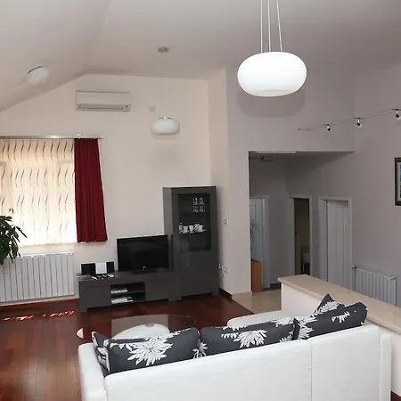 Markorcula Apartman *